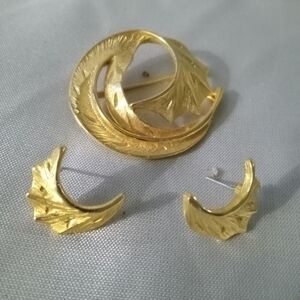 Vintage Goldtone Modernist Swirl Brooch And Earrings Set 1980s